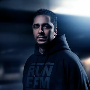 Höre DJ Menelik Mixtapes in der App.